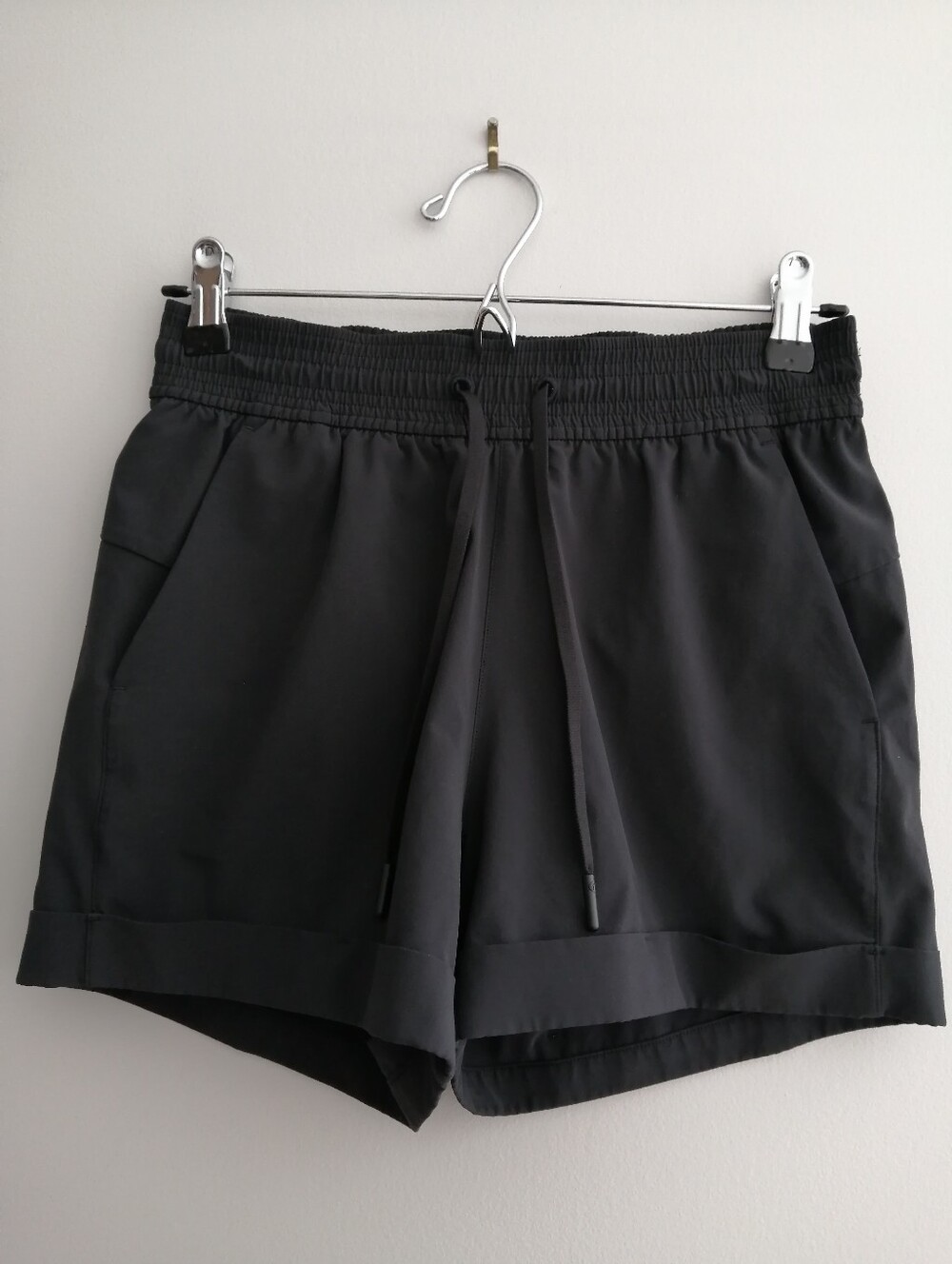 Lululemon Spring Break Away Shorts Black 3" Cuffed Hem Size 4